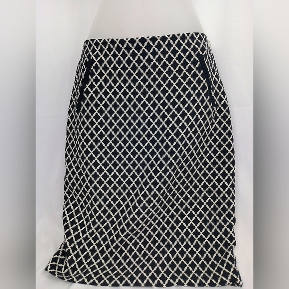 2/$30 MOSAIC & CO Elegant Black and White Patterned Skirt (#1,335) - Picture 5 of 9